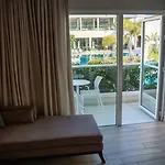 Vangelis & Hotel 4*