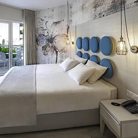 Vangelis & 4* Protaras