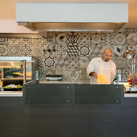 Vangelis & Hotel Protaras