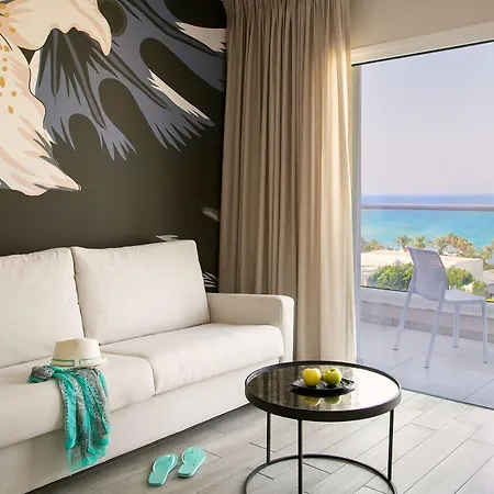 Vangelis & 4* Protaras