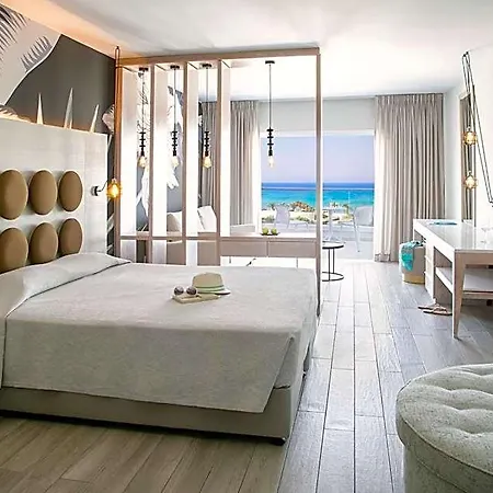 Vangelis & Hotel 4*