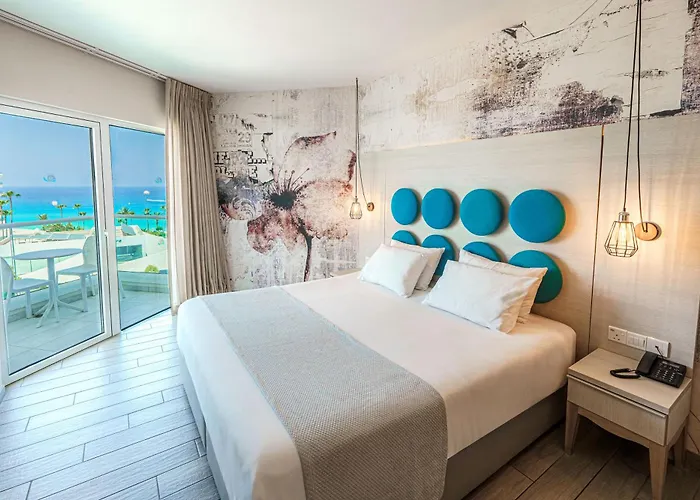 Vangelis & Hotel Protaras