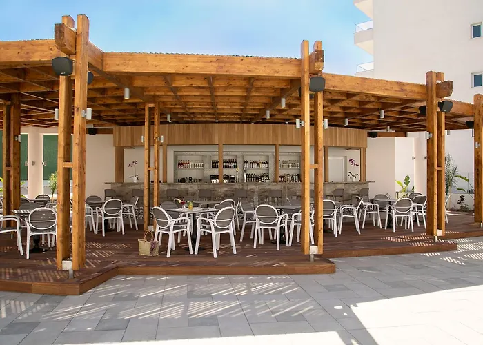 Vangelis & Hotel Protaras